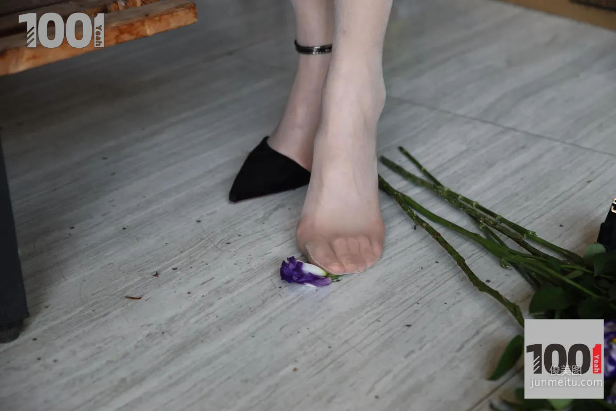 模特草莓 《花藝師3》 [一千零一夜IESS] 絲襪美腿寫真集 89