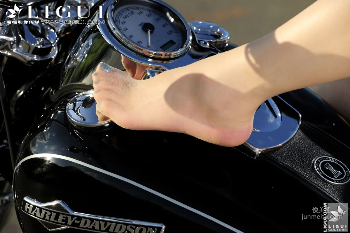 Model Cherry《Motorcycle女郎》 [麗櫃LiGui] 美腿玉足寫真圖片 32