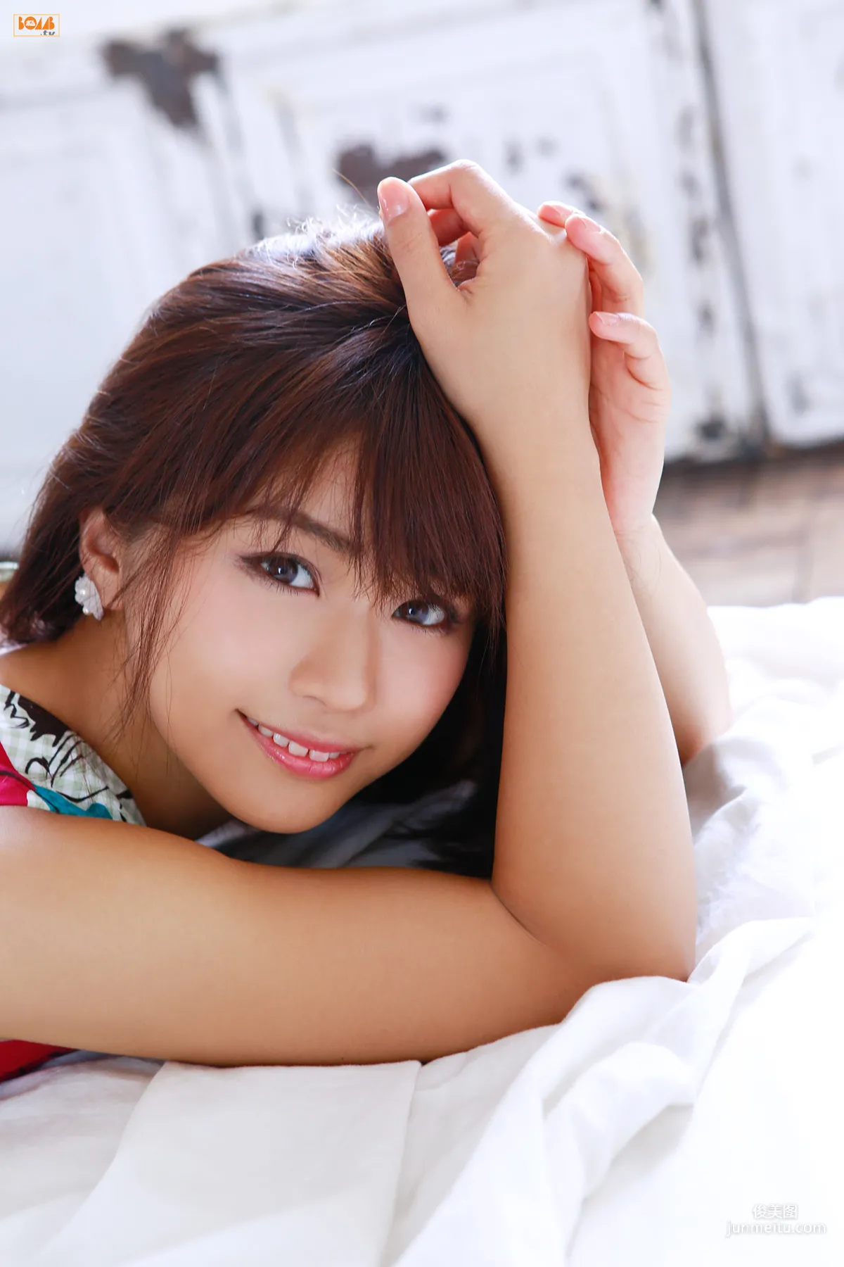 安枝瞳《きれいで刺激的なお姉さん》寫真集 [Bomb.TV] 2015年07月号 15