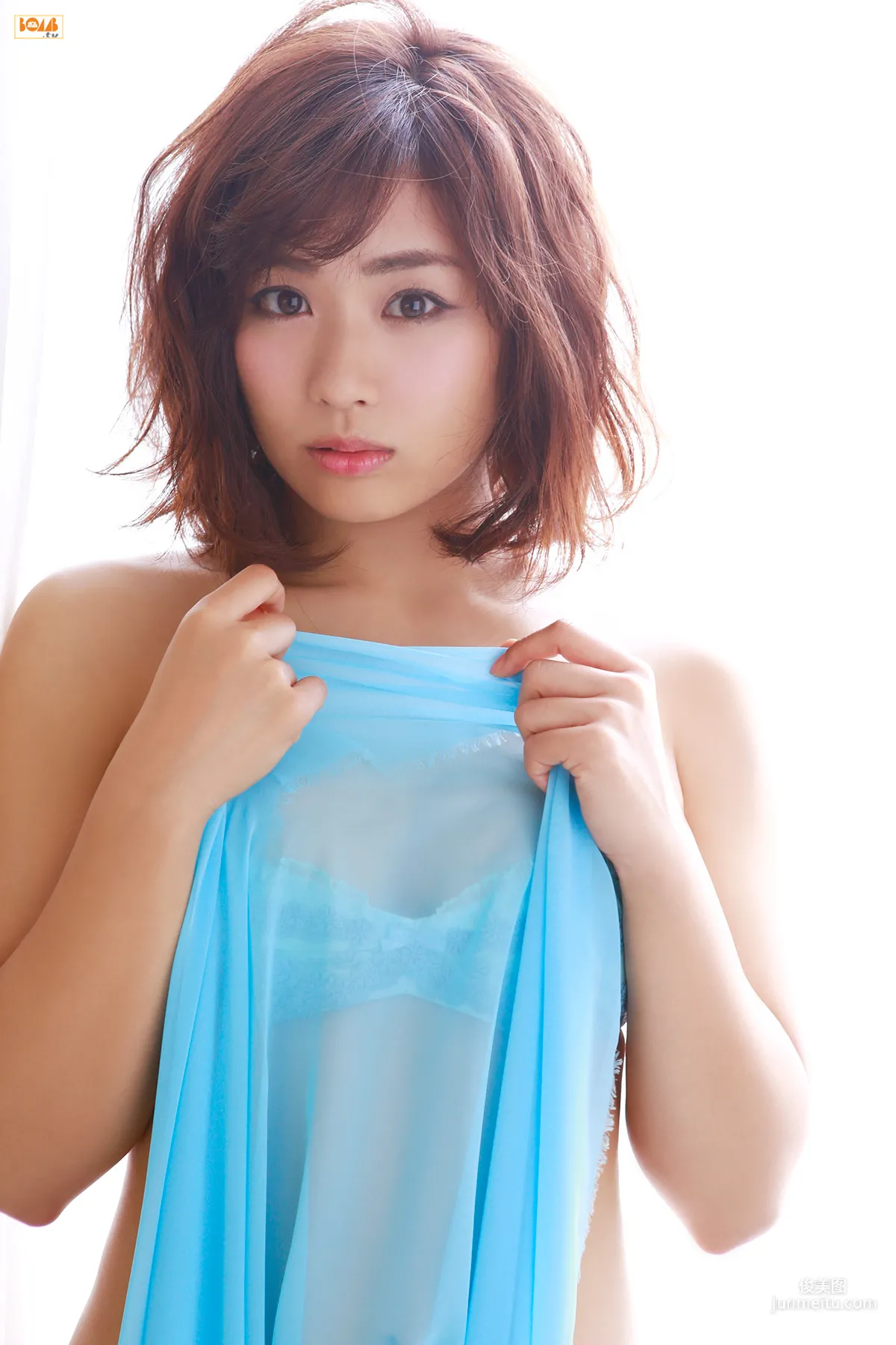安枝瞳《きれいで刺激的なお姉さん》寫真集 [Bomb.TV] 2015年07月号 55