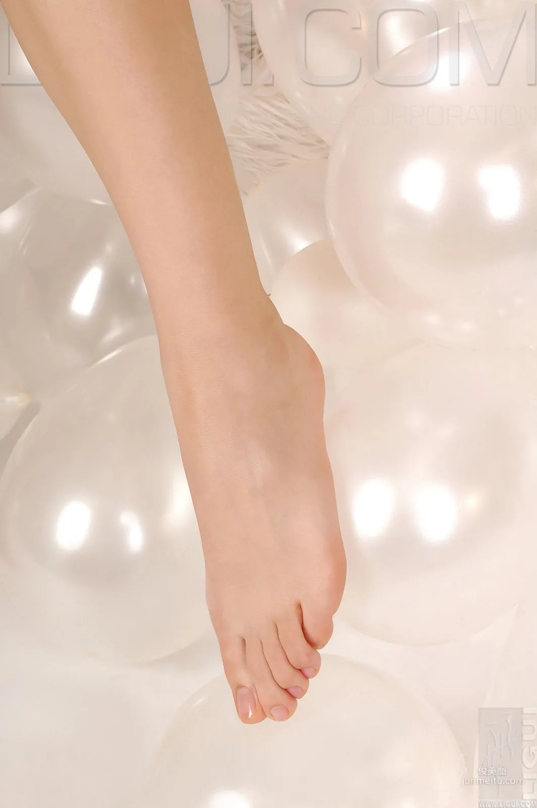 [丽柜LiGui] Model 海伦《白色的幻想》丝足写真集图片33