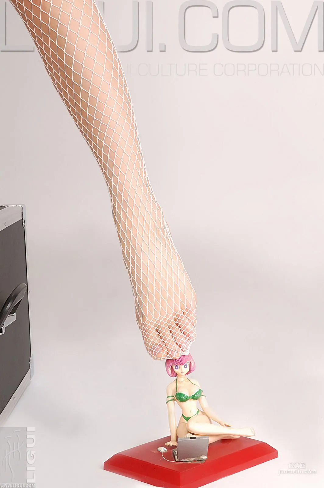 [麗櫃LiGui] Model 海倫《粉色的誘惑》絲足寫真集圖片 33