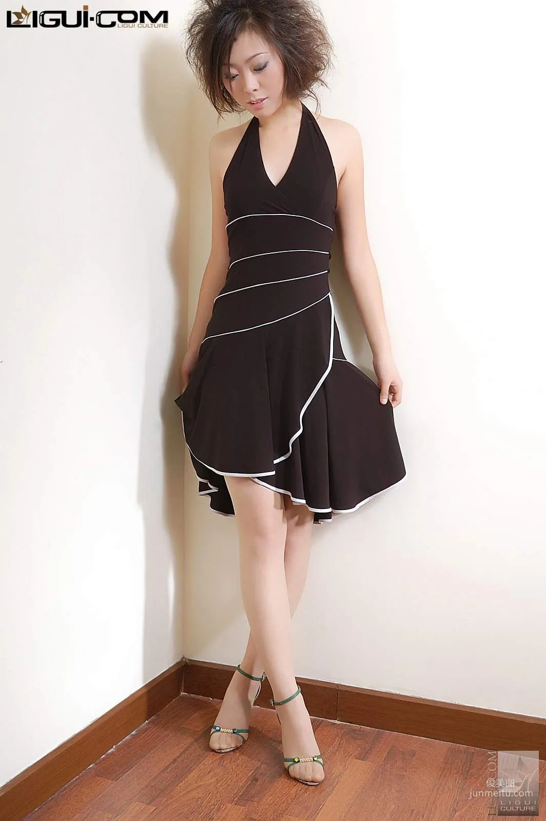 [麗櫃LiGui] Model 馮璐《展開長裙的翅膀》絲足寫真圖片 16