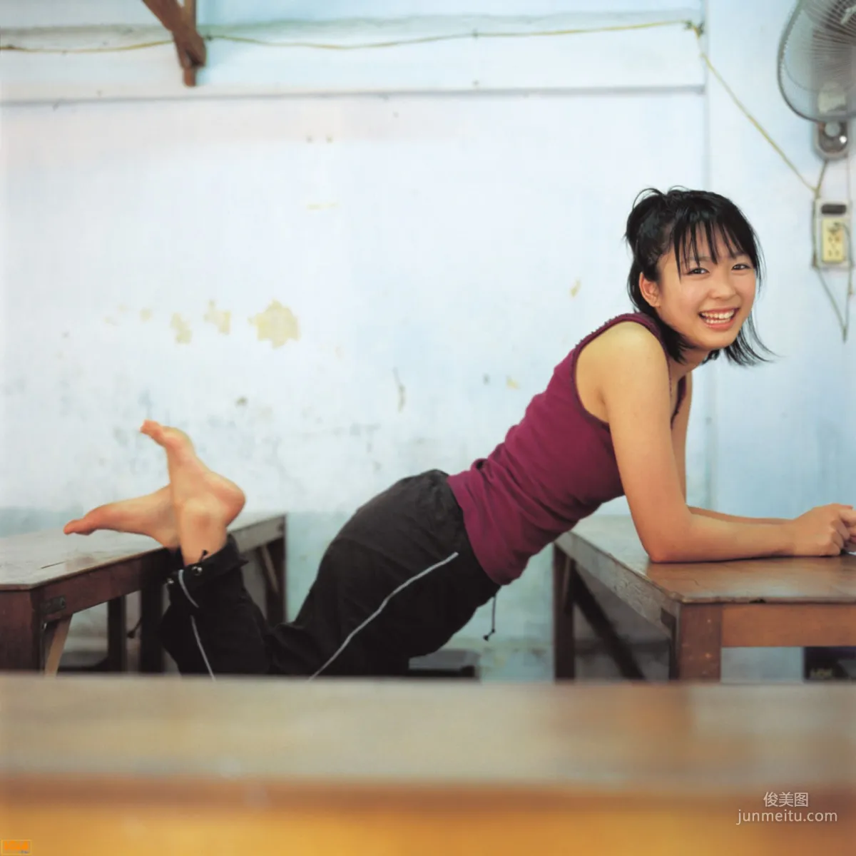 黒川芽以《Nina – Special Wallpaper》 寫真集 [Bomb.TV] 2004年12月刊 6