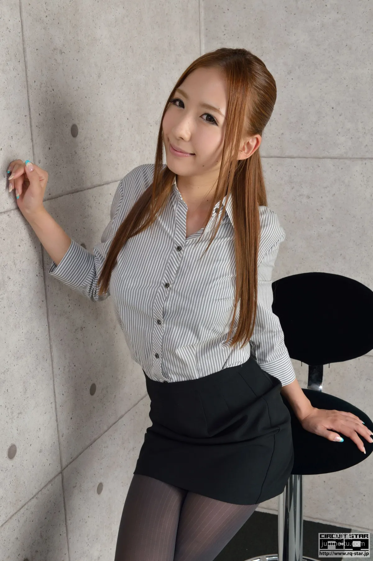 [RQ-STAR] NO.00991 Yui Iwasaki 岩崎由衣 Office Lady 黑絲OL美腿 寫真集 70