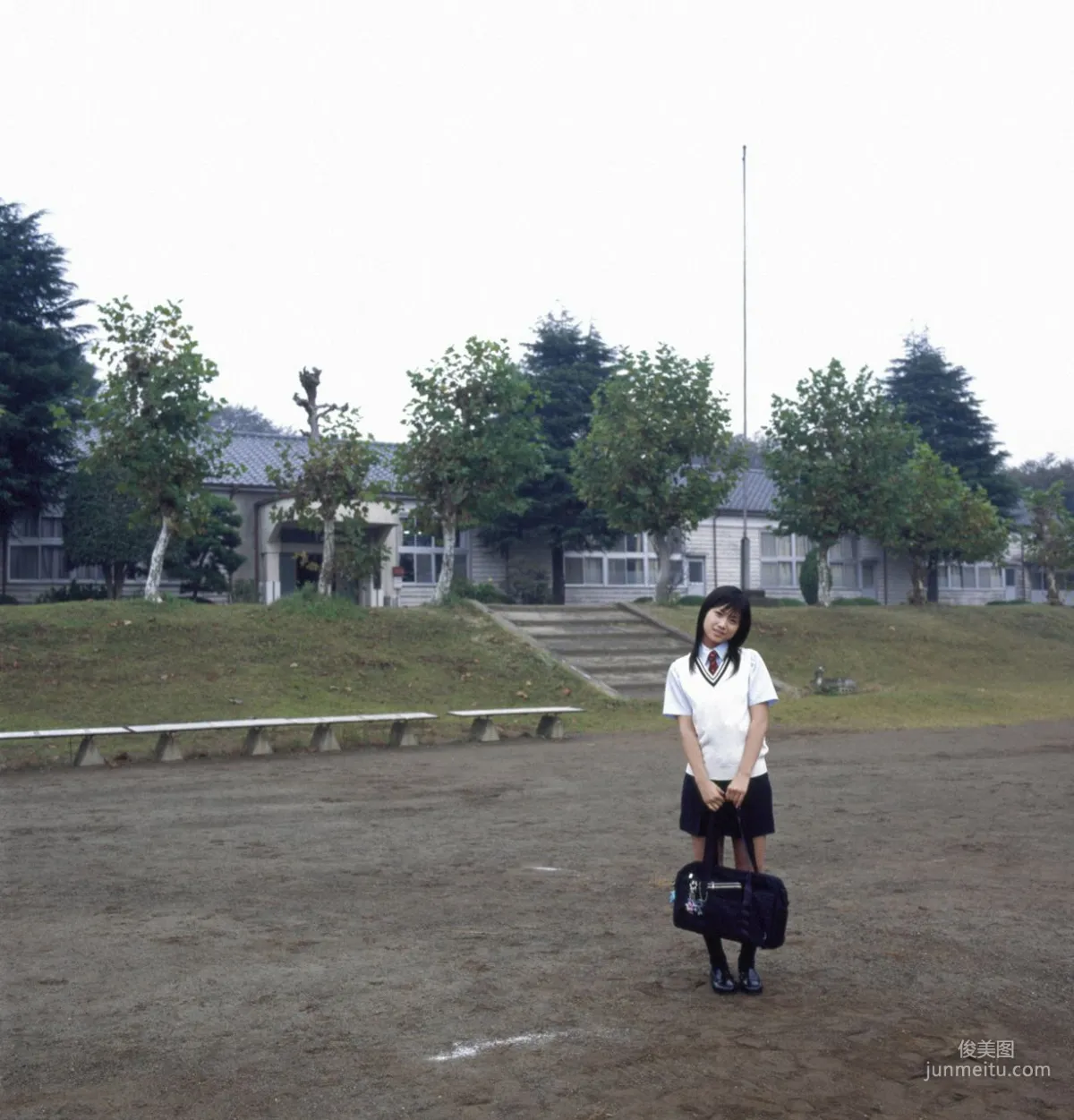 Eri Kamei 亀井絵裡 [Hello! Project Digital Books] Vol.17 寫真集 32