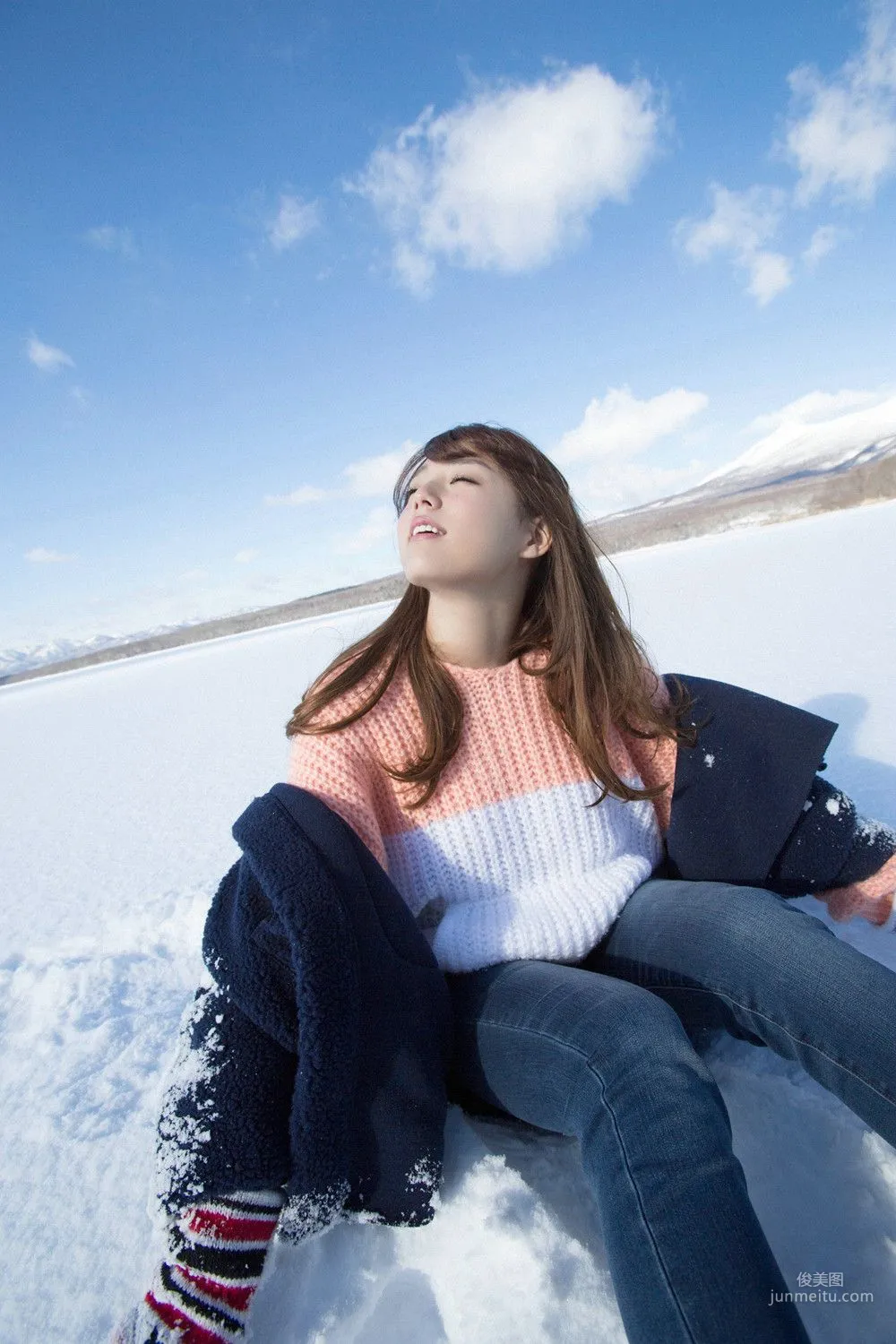 篠崎愛《あっためてあげる。》写真集 [YS Web] Vol.6373