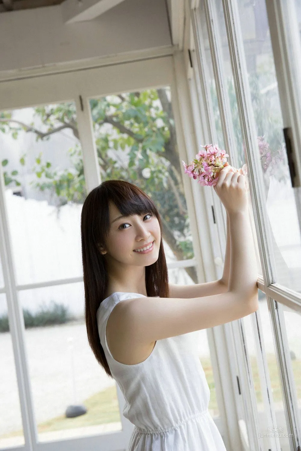 松井玲奈《春色のヒロイン》寫真集 [YS Web] Vol.645 11