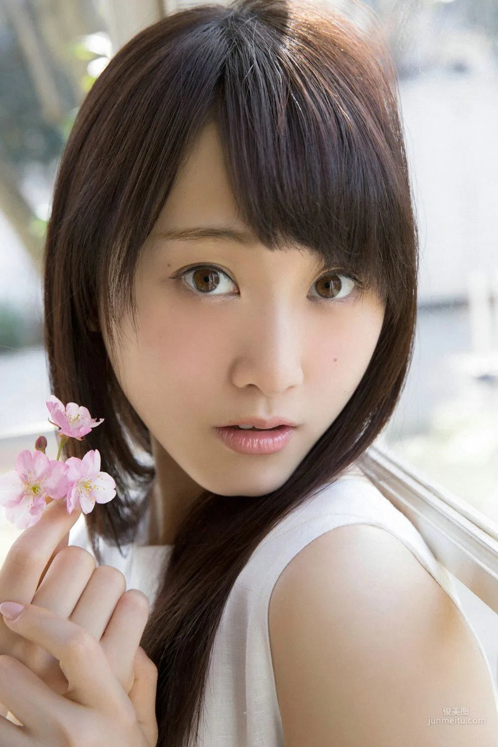 松井玲奈《春色のヒロイン》寫真集 [YS Web] Vol.645 17