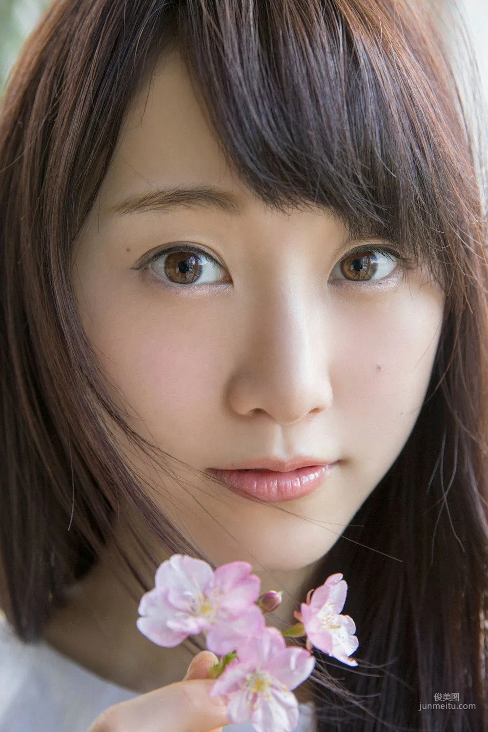 松井玲奈《春色のヒロイン》寫真集 [YS Web] Vol.645 16