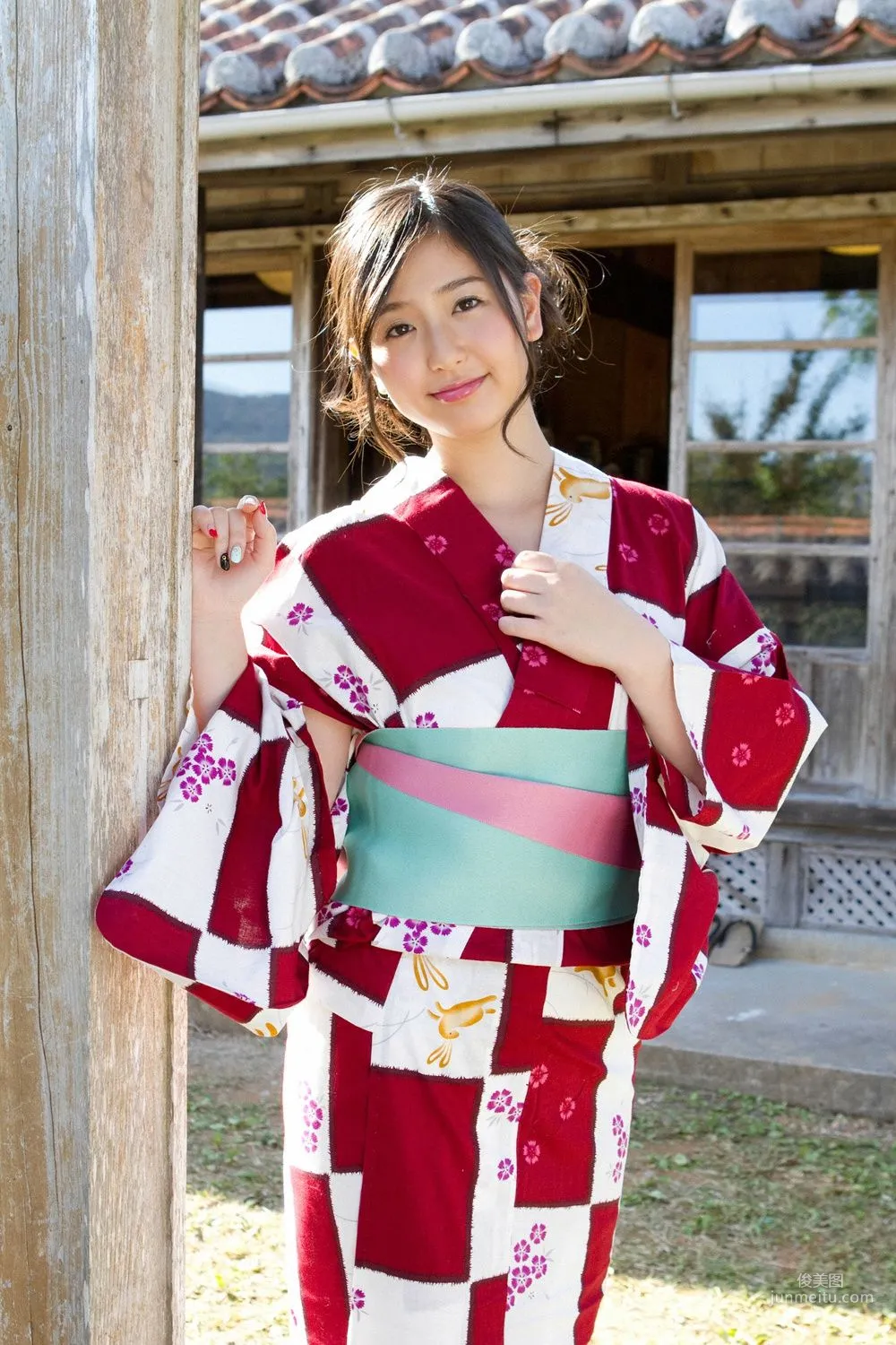 村上友梨《たわわに実った...真夏の果実！》寫真集 [YS Web] Vol.561 2