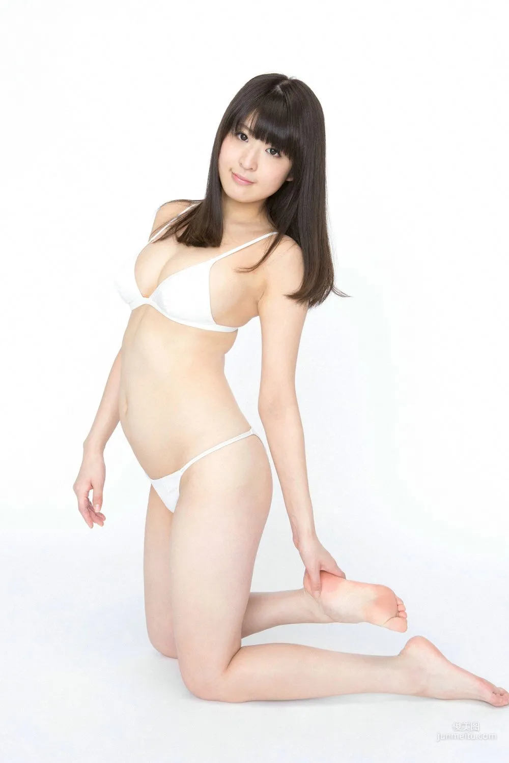 二ノ宮桃《Gカップ！現役ナースが入學！》寫真集 [YS Web] Vol.604 31