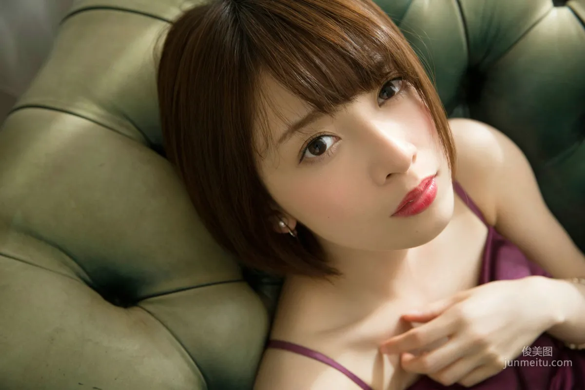 橋本奈々未《この透明感… ドキッ！》写真集 [YS Web] Vol.65317