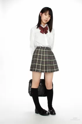 山下菜菜子/新実菜々子《桃色ピュア少女エントリー!!》寫真集 [YS Web] Vol.351