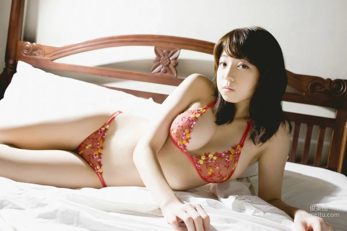 中村静香《ぷるぷるエンジェルNO.1》写真集 [YS Web] Vol.34889