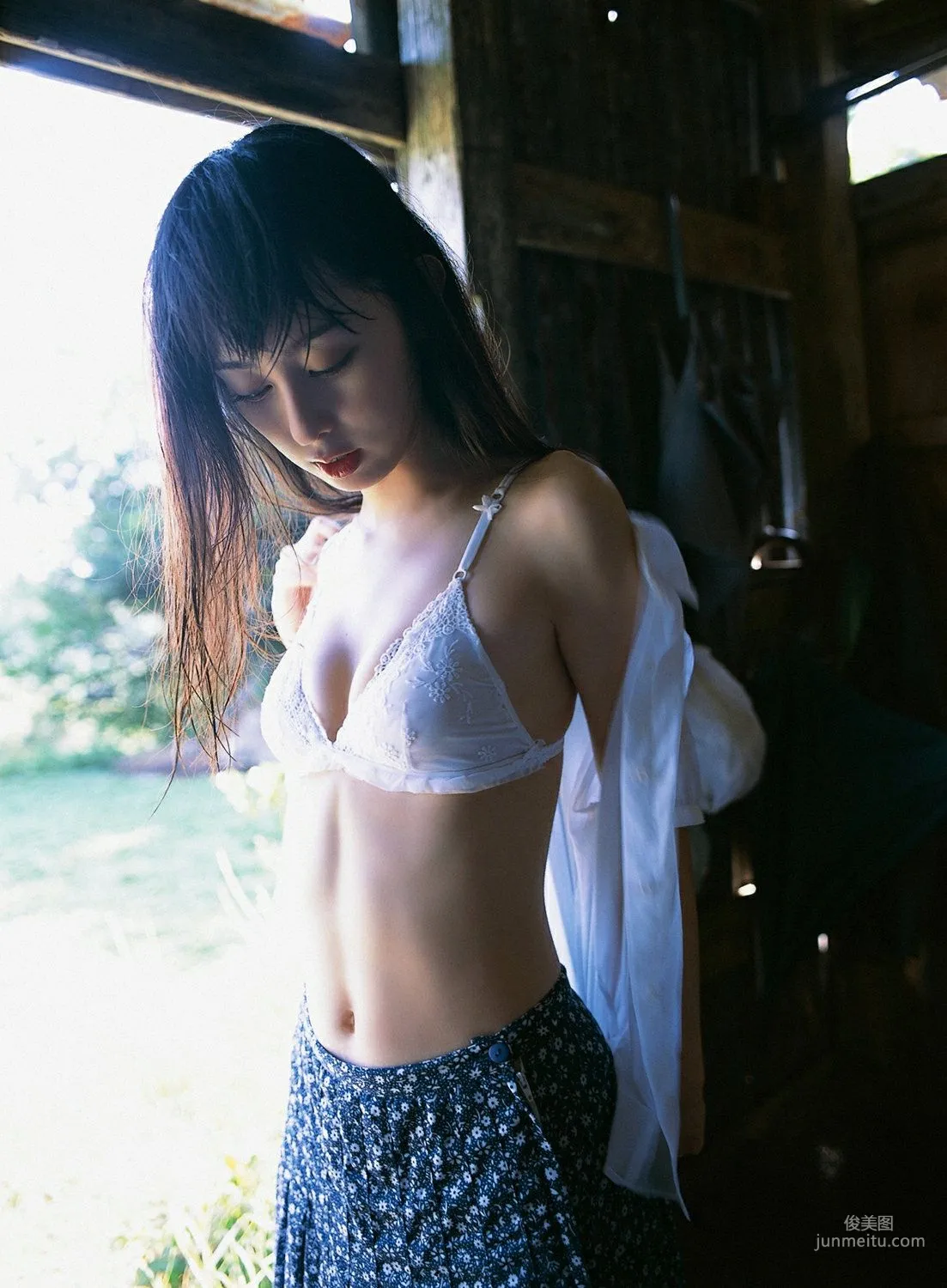 秋山莉奈《莉奈のもうひと雫》寫真集 [YS Web] Vol.234 54