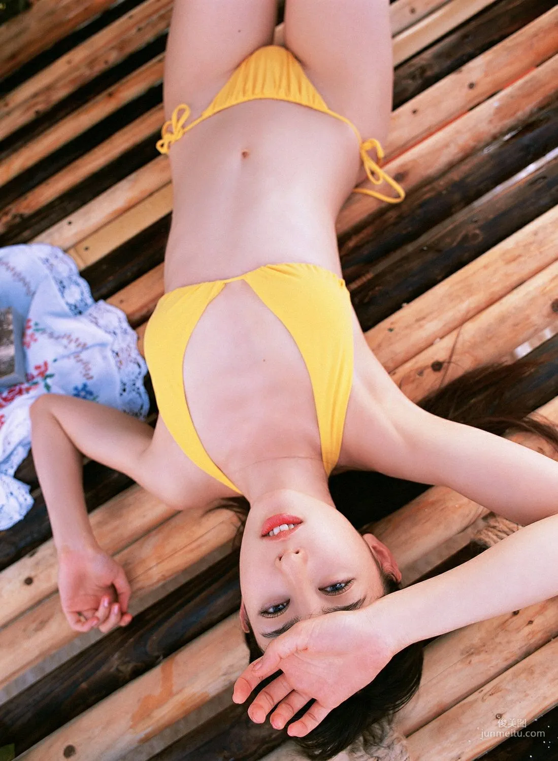 秋山莉奈《莉奈のもうひと雫》寫真集 [YS Web] Vol.234 14