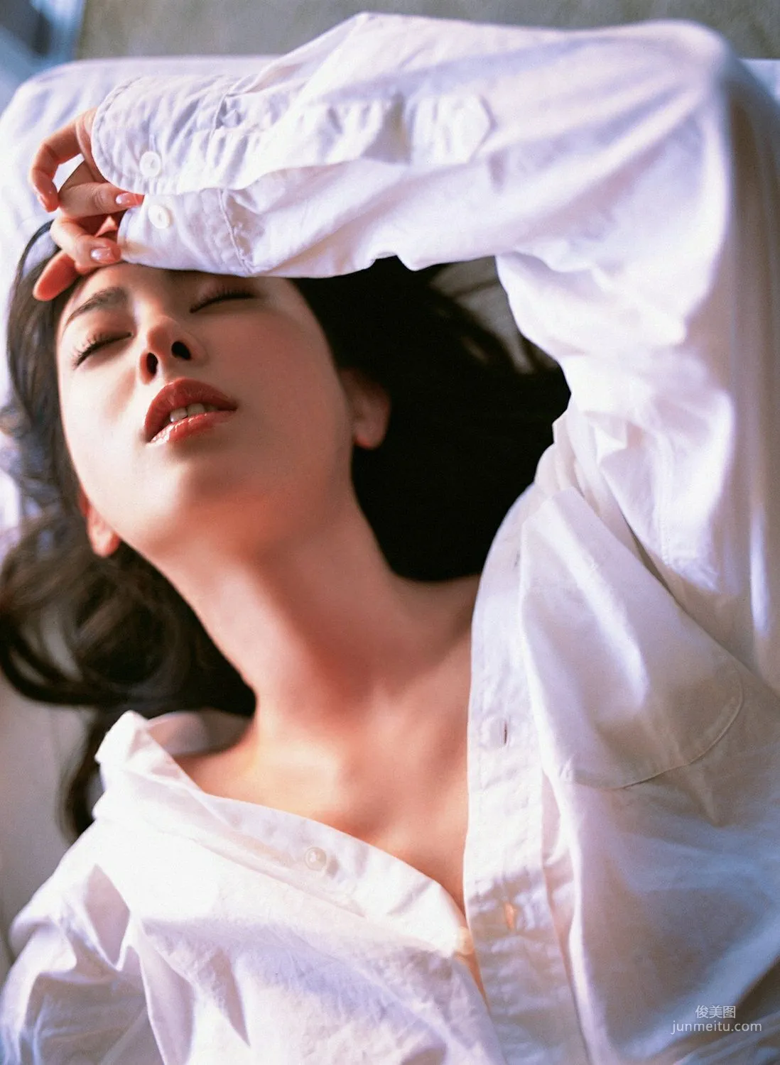 秋山莉奈《莉奈のもうひと雫》寫真集 [YS Web] Vol.234 64