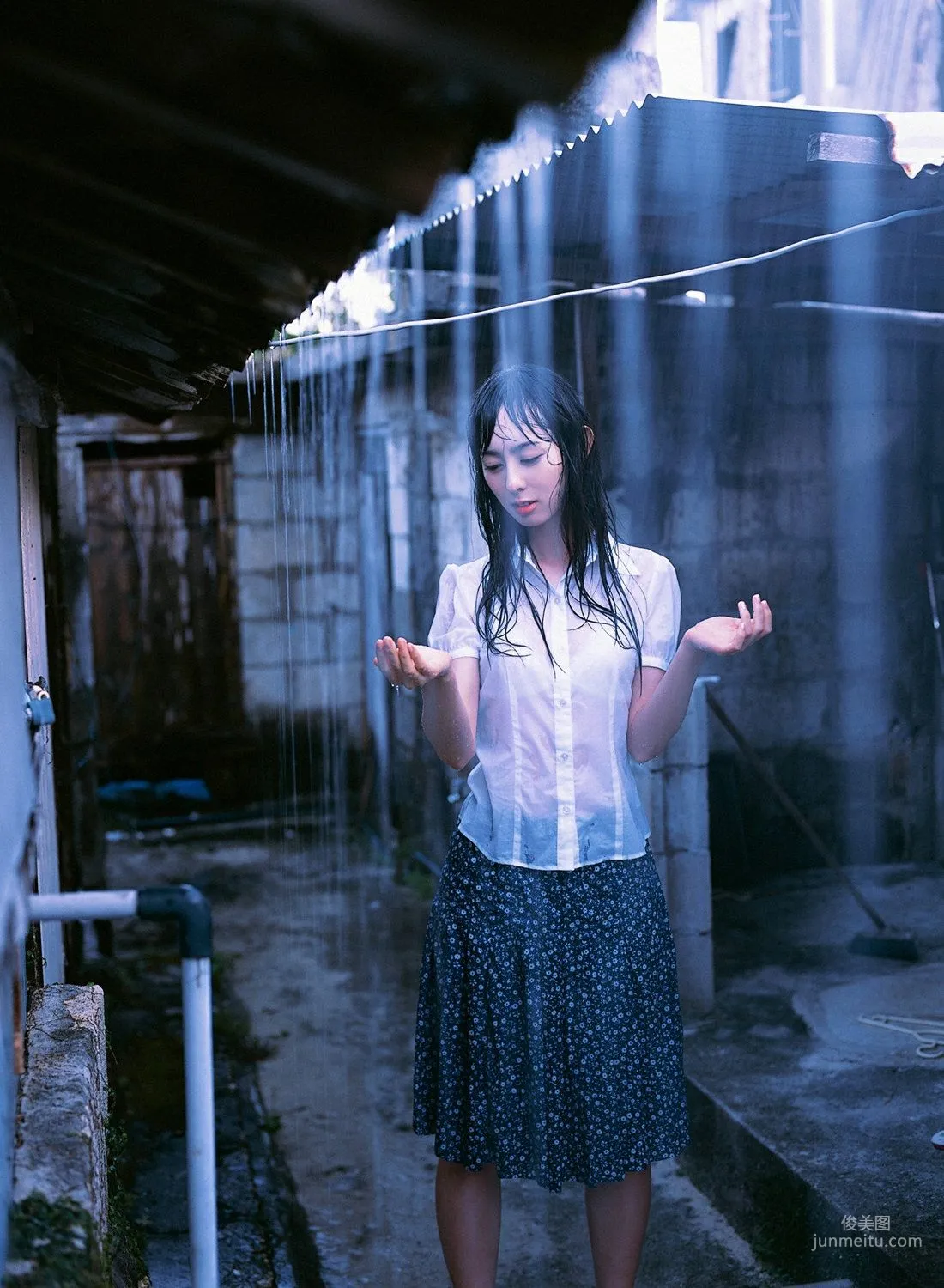 秋山莉奈《莉奈のもうひと雫》寫真集 [YS Web] Vol.234 27