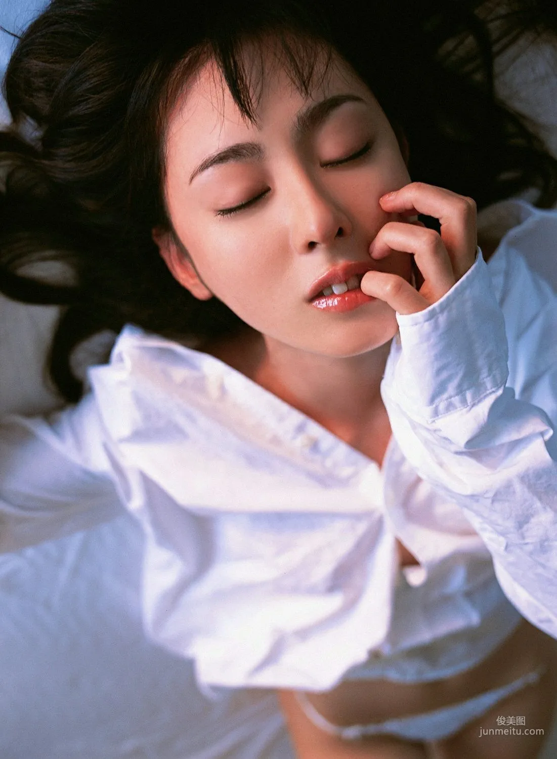 秋山莉奈《莉奈のもうひと雫》寫真集 [YS Web] Vol.234 65