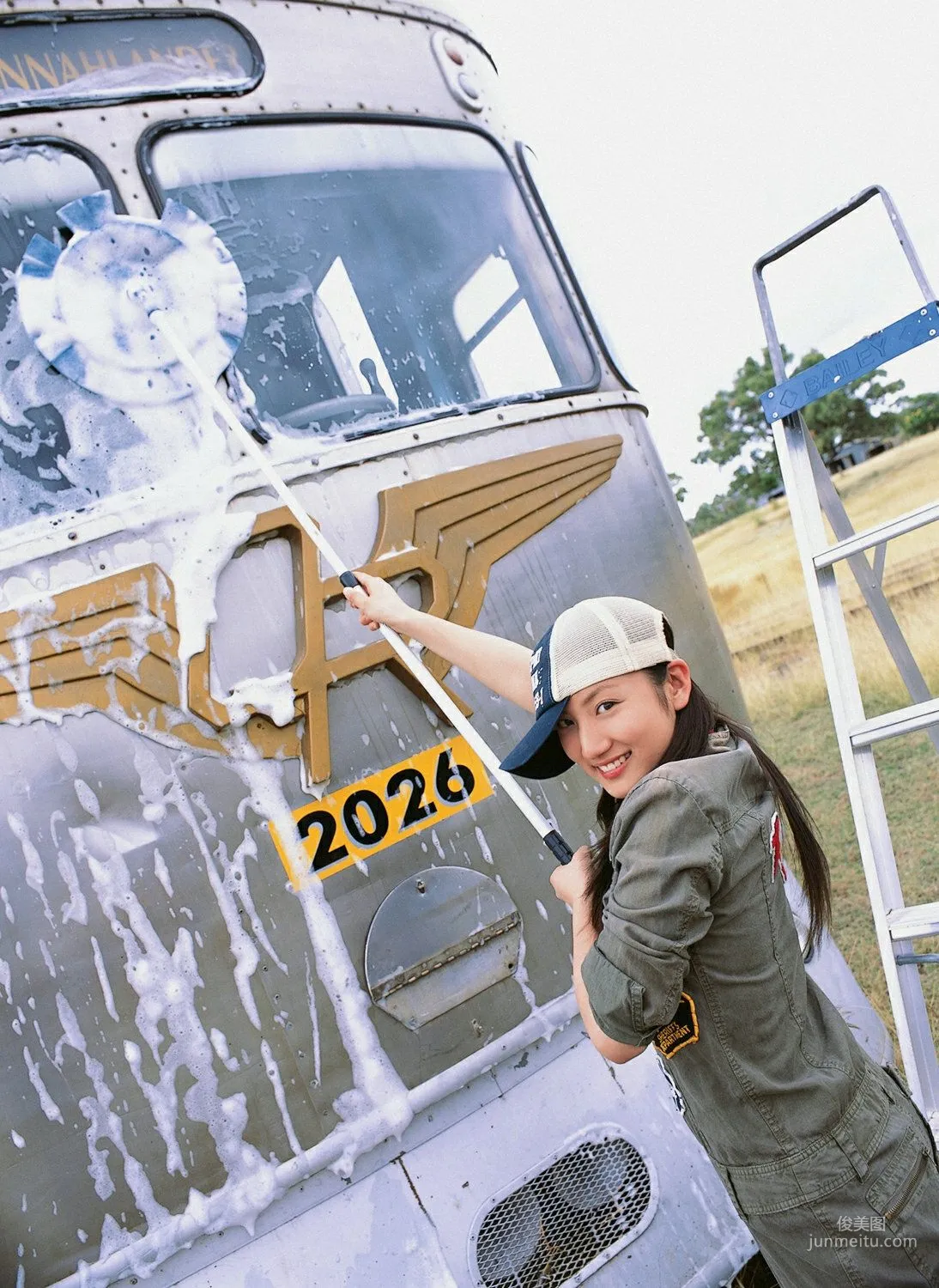 入江紗綾《Road~旅立ち~》写真集 [YS Web] Vol.2732