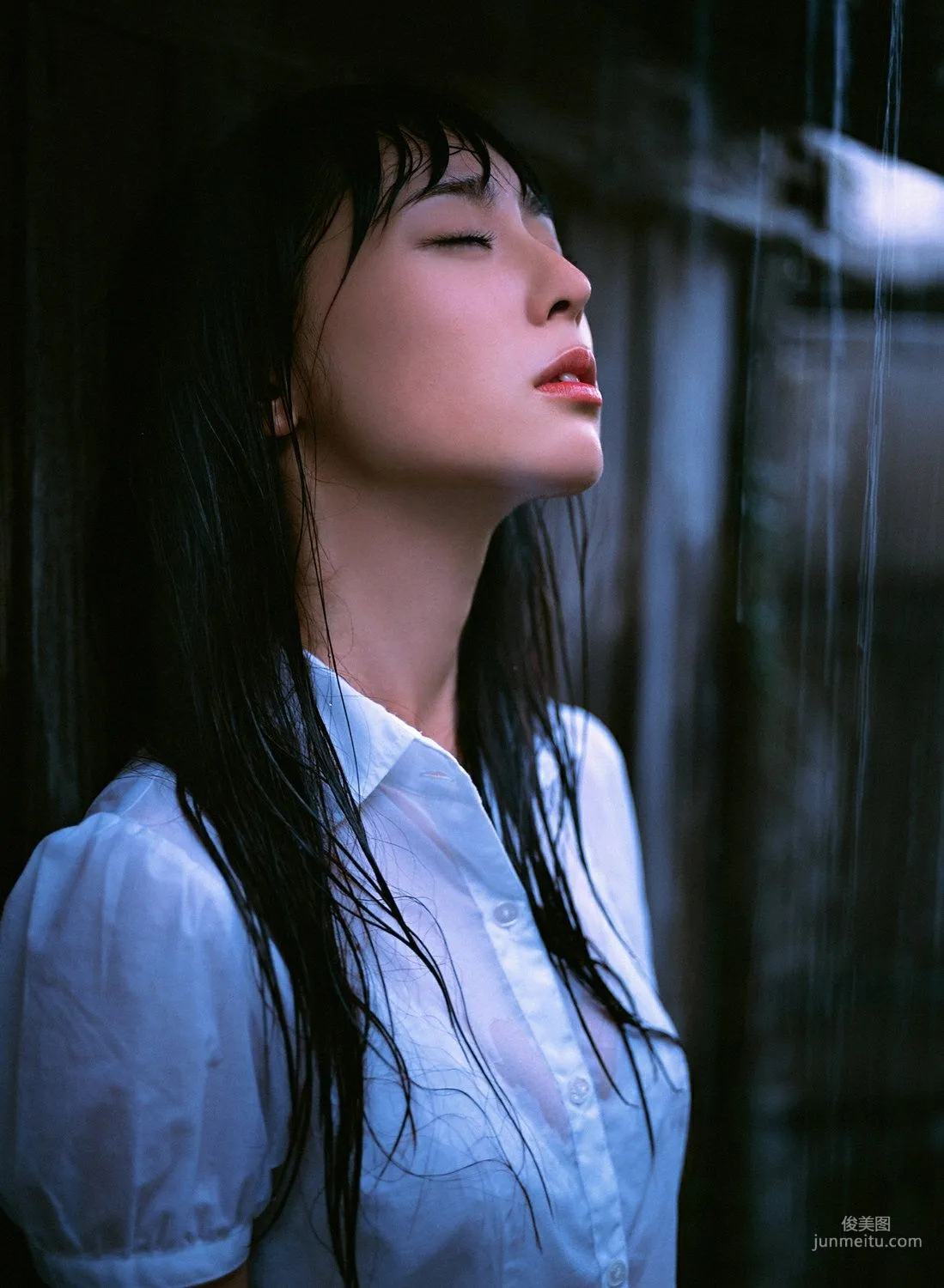 秋山莉奈《莉奈のもうひと雫》寫真集 [YS Web] Vol.234 30
