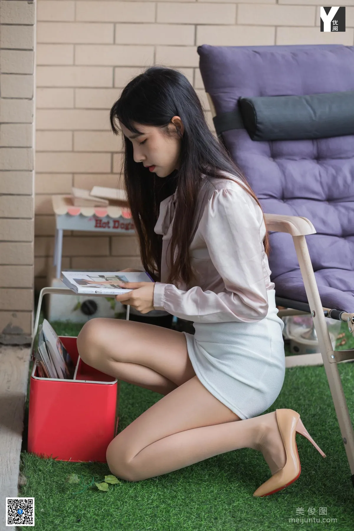 [異思趣向IESS] 模特 美子 《愛看書的女同事》 寫真集 69