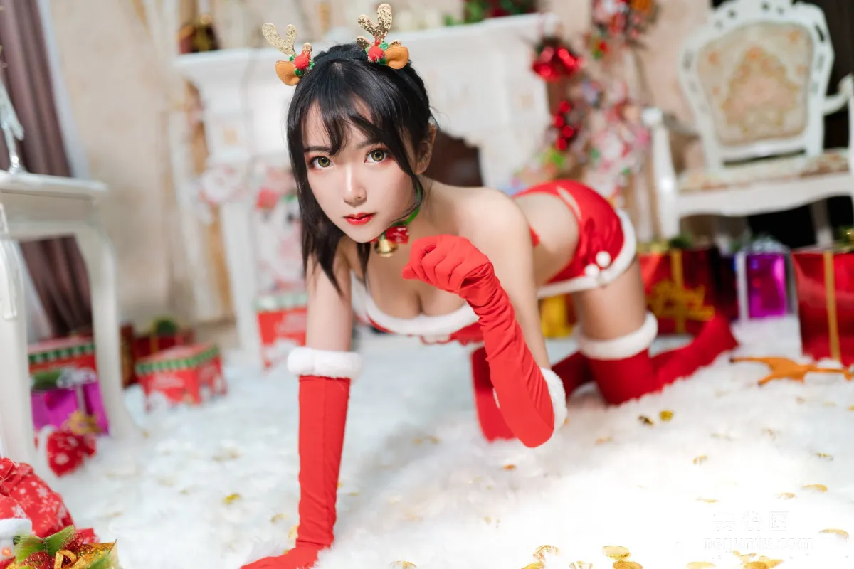 网红Coser妍子坚不可摧 《圣诞礼物》 写真集1