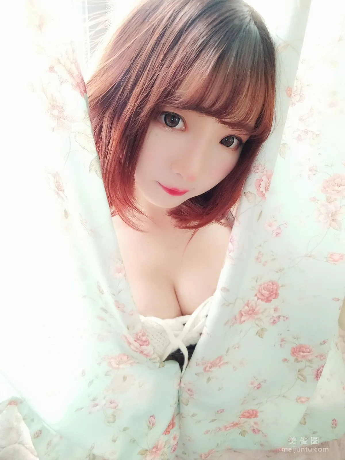 [網紅Coser] 古川kagura 《呼之欲出》 寫真集 39