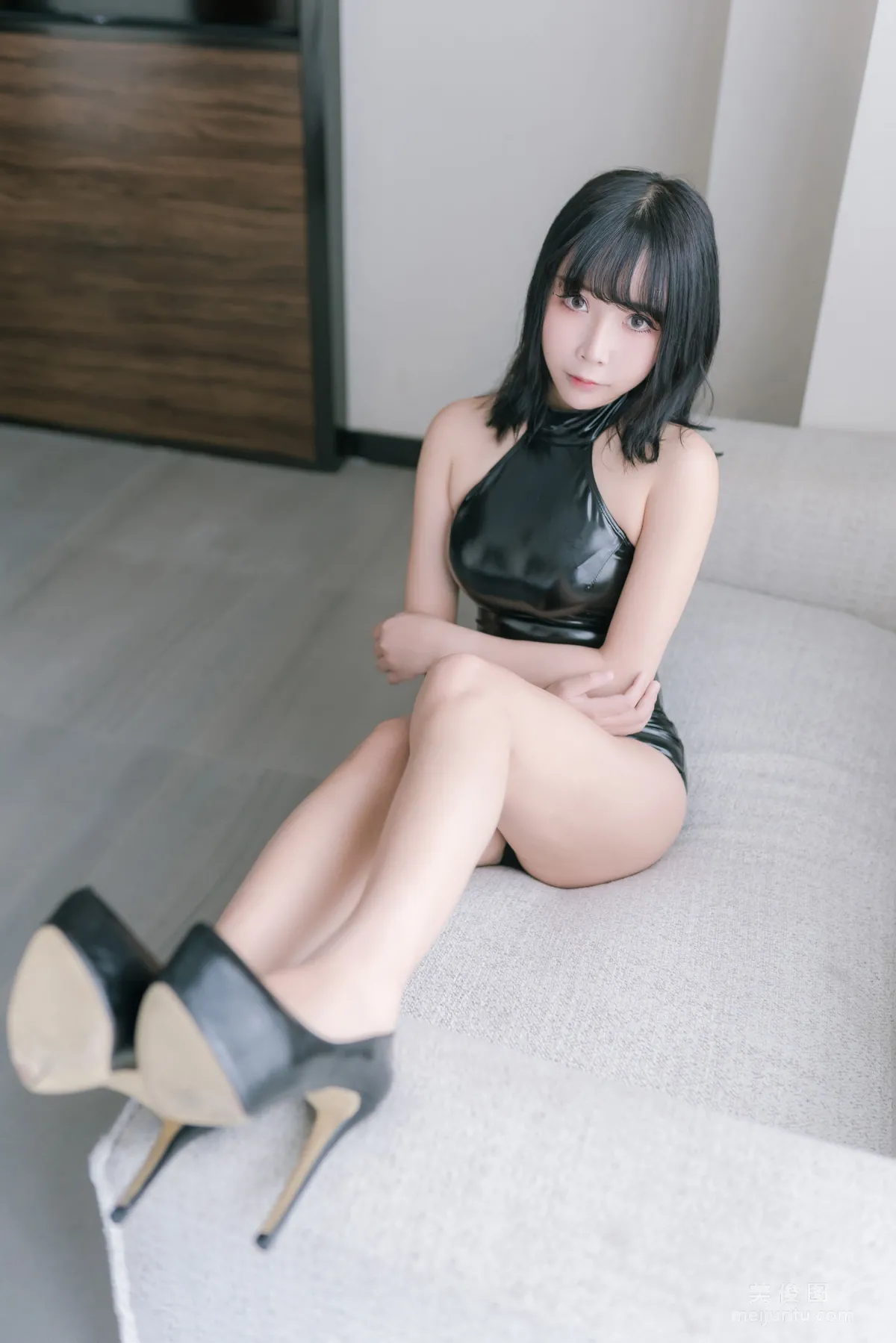 [網紅Coser] 抱走莫子aa 《黑膠高跟鞋》 寫真集 7