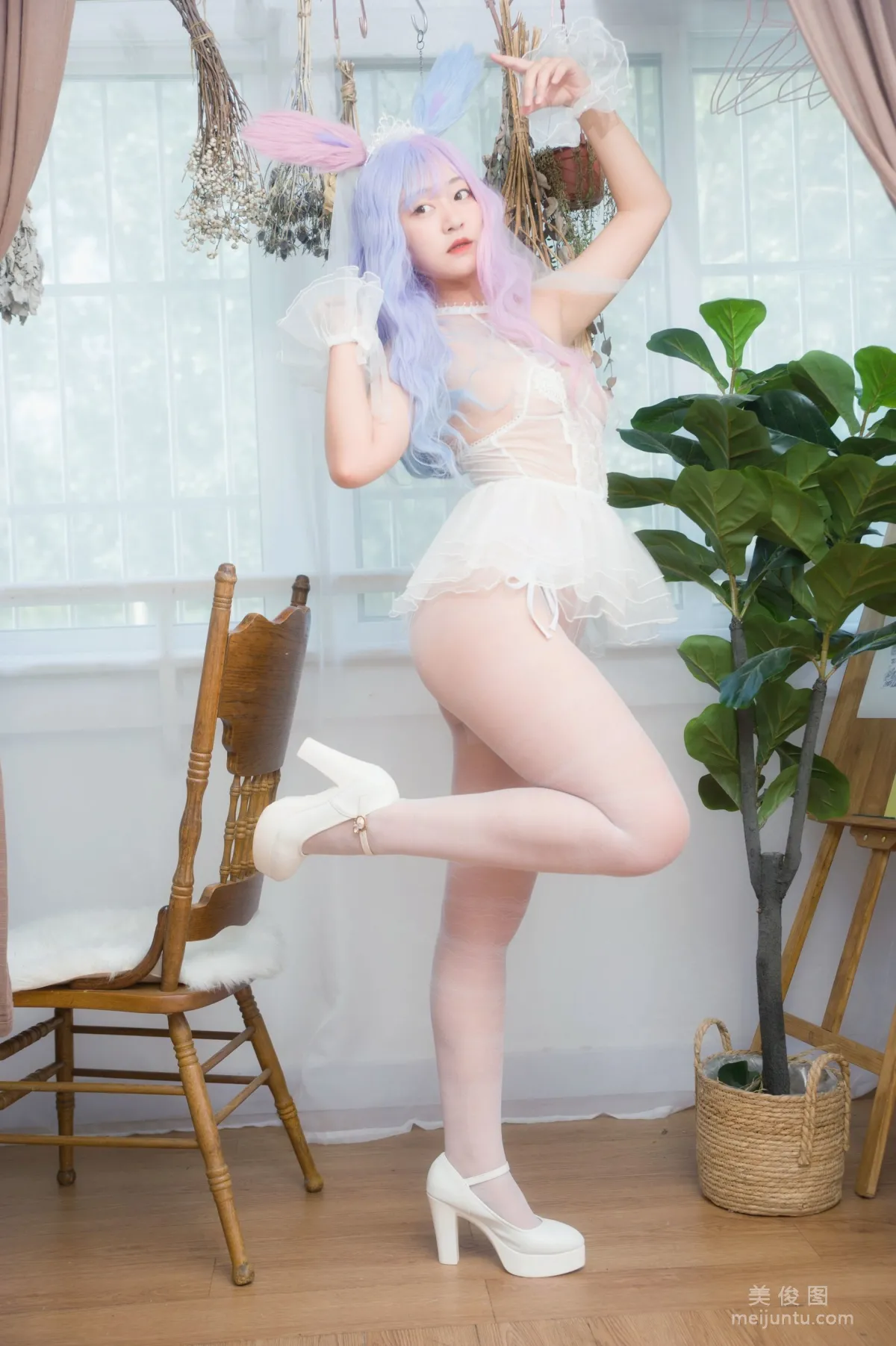 美女Coser大碗排面 《婚紗兔白絲婚紗》 寫真集 2