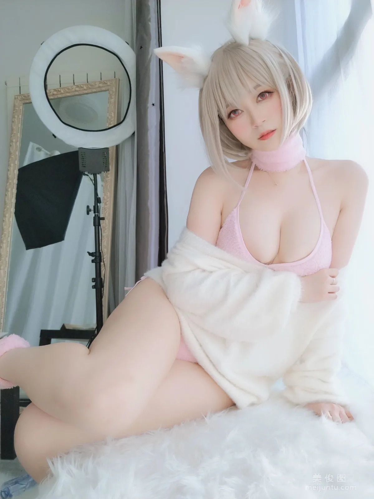 Coser小姐姐白銀81 《小白兔》 寫真集 99