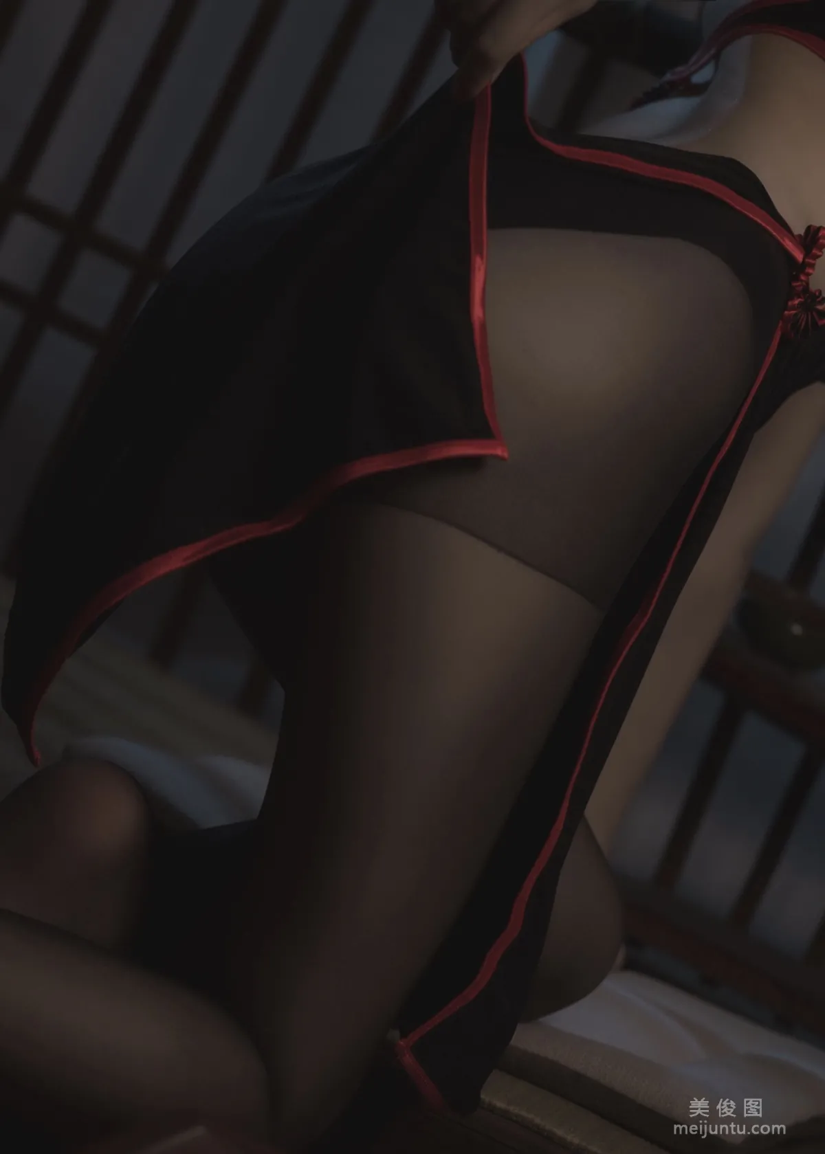 [網紅Coser] 南桃Momoko 《黑旗袍》 寫真集 23
