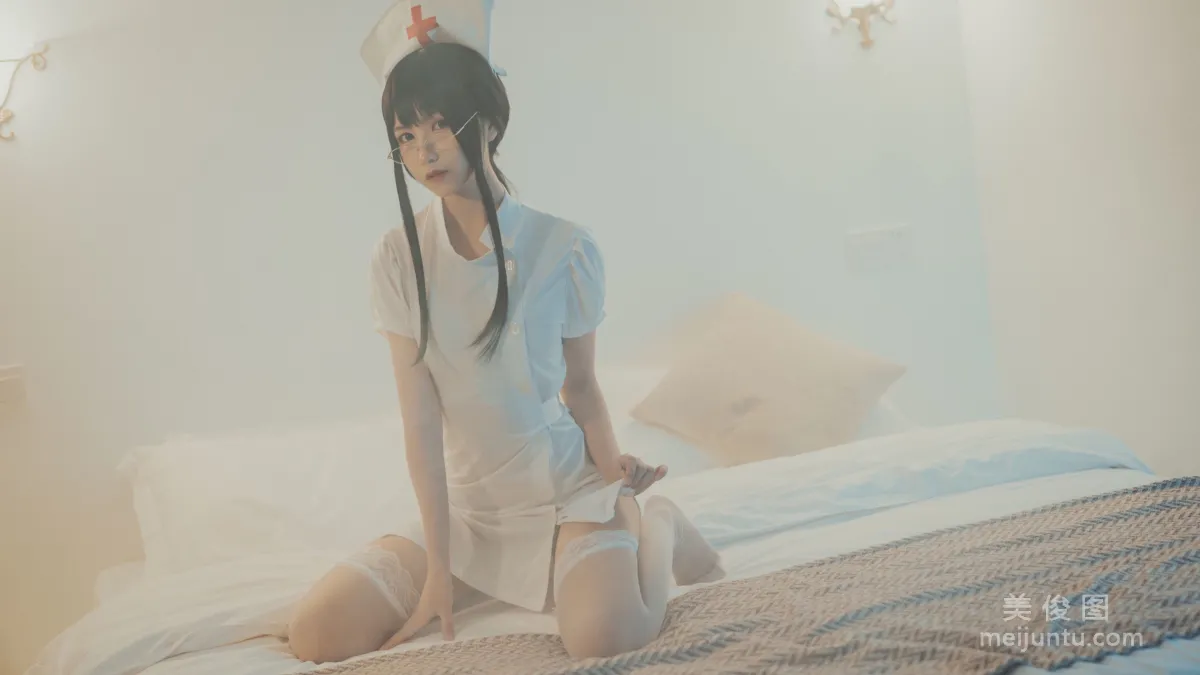 COSER美女逐月su 《小护士》 写真集9