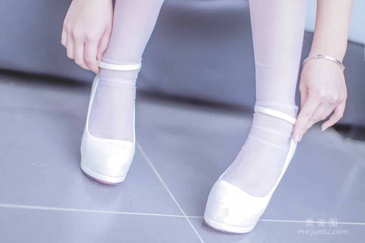 [网红Coser] 日奈娇 《蓝色女仆》 写真集21