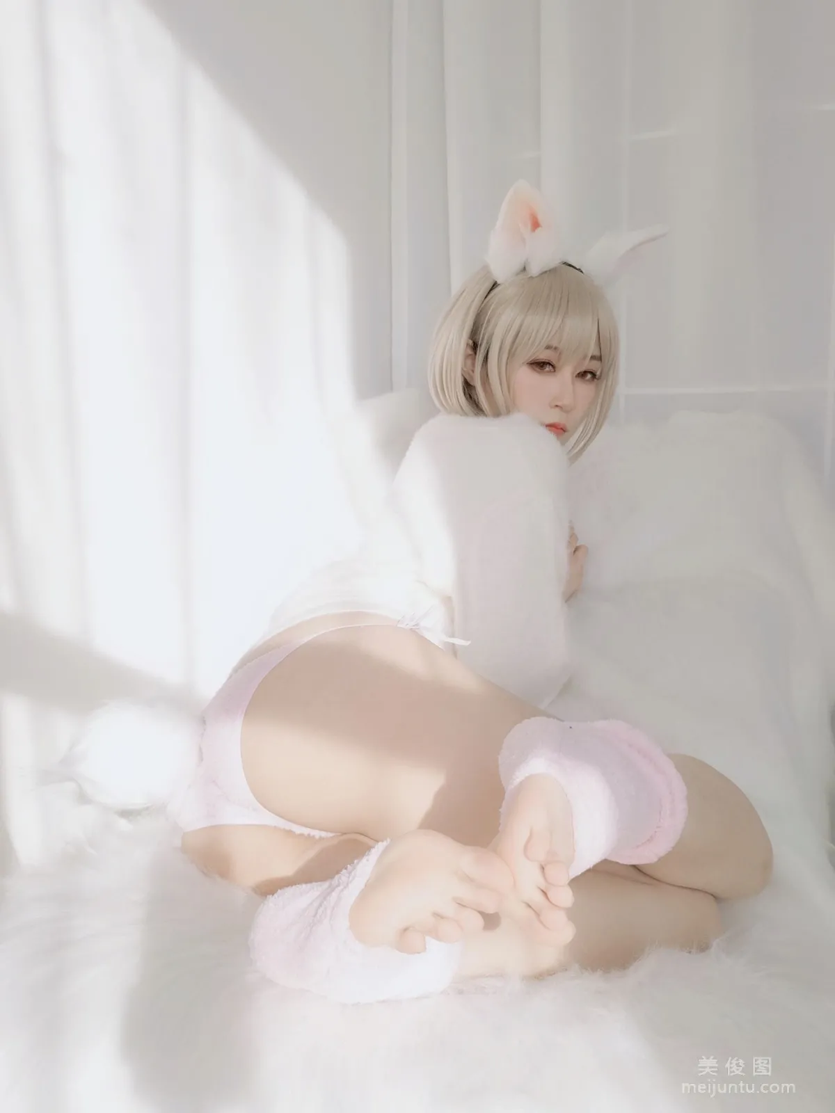 Coser小姐姐白銀81 《小白兔》 寫真集 11