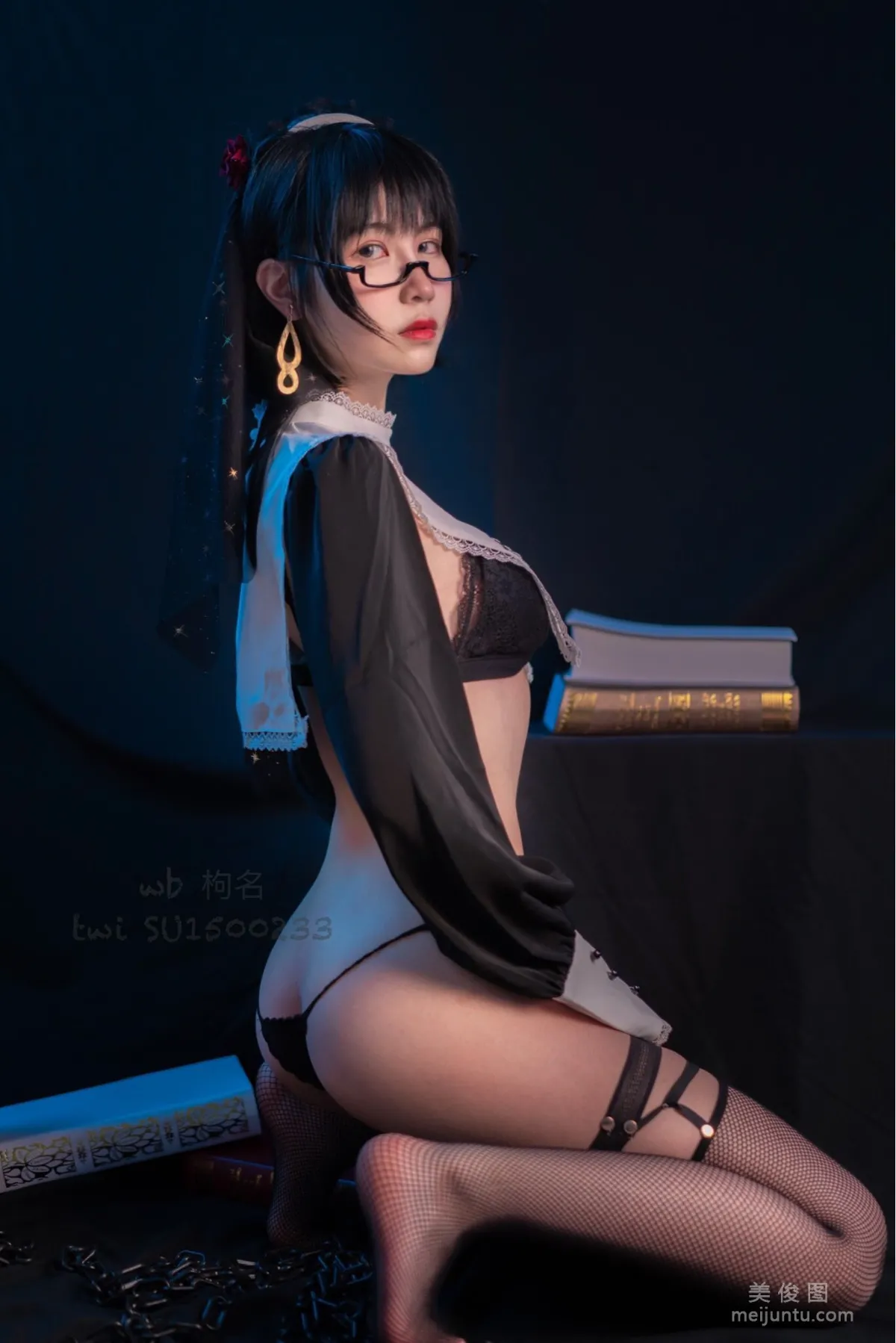 [網紅Coser] 逐月su 《修女》 寫真集 15