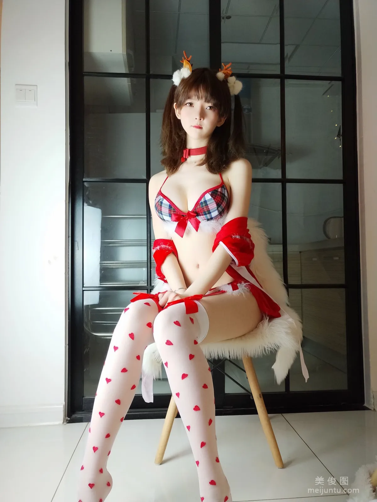 [网红Coser] 一小央泽 《圣诞鹿》 写真集5