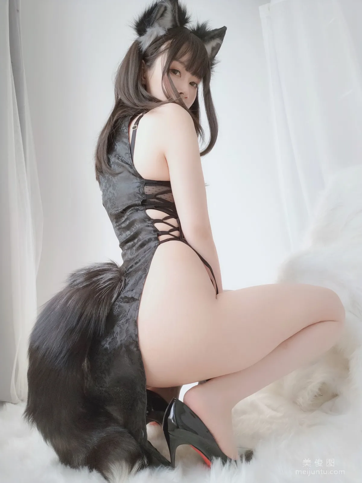 Coser模特白銀81 《小黑狼》 寫真集 9