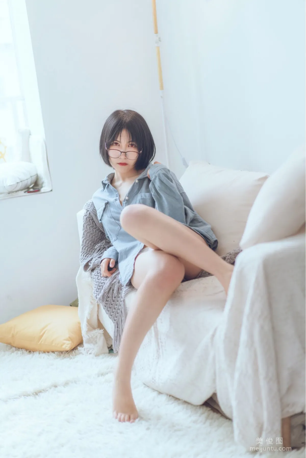 [網紅Coser] 逐月su 《藍色襯衫》 寫真集 7
