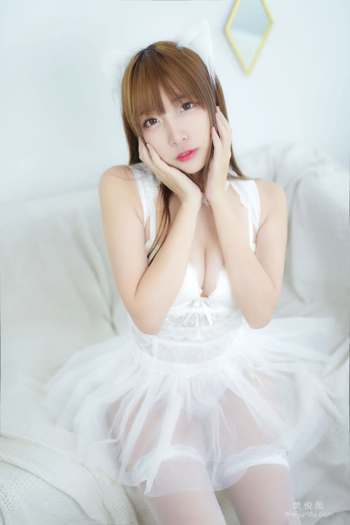 美女Coser二佐Nisa 《寵物少女 私房白婚紗》 寫真集 13