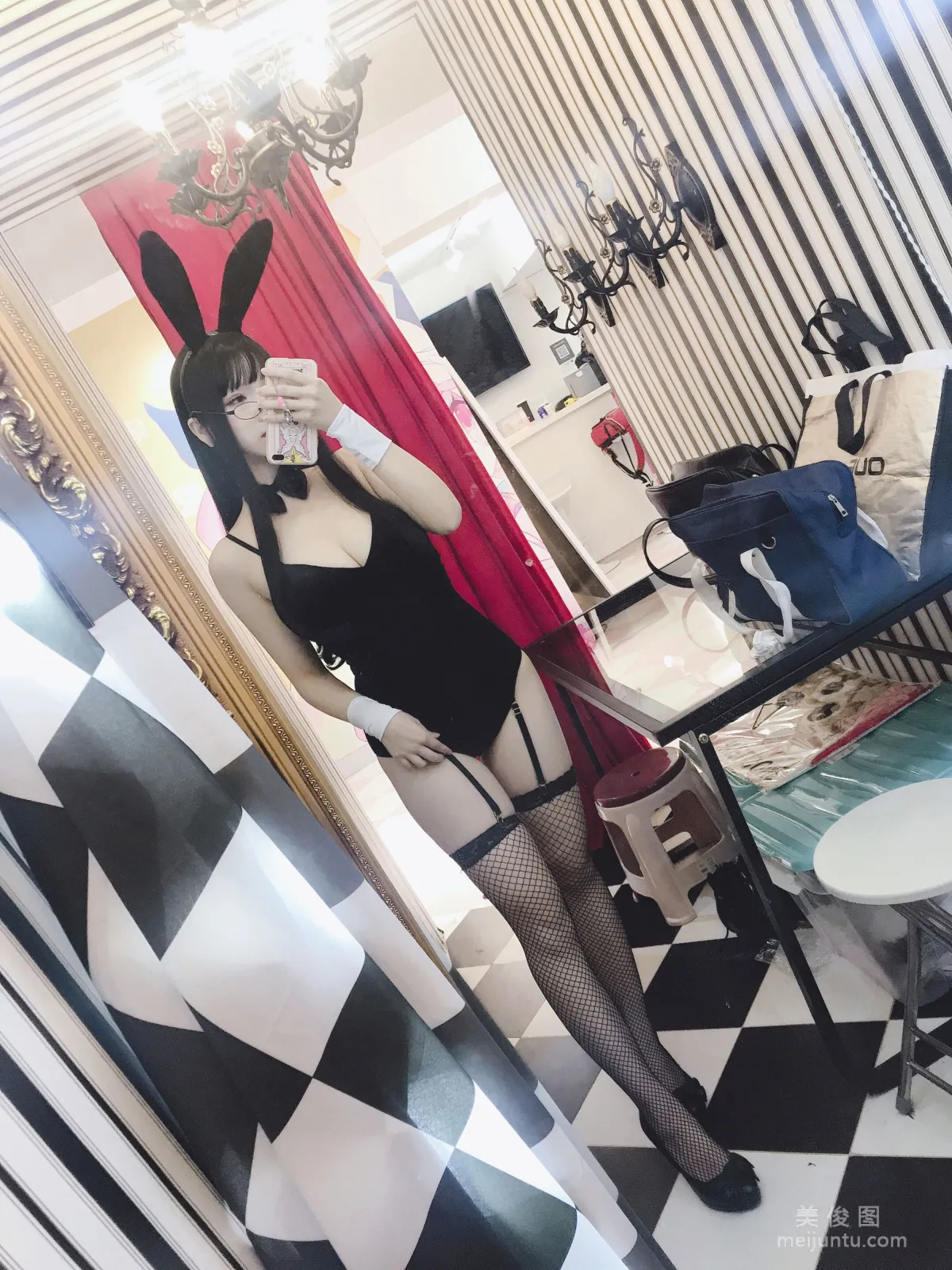 [網紅Coser] 雪晴Astra 《眼鏡兔子扮演》 寫真集 1