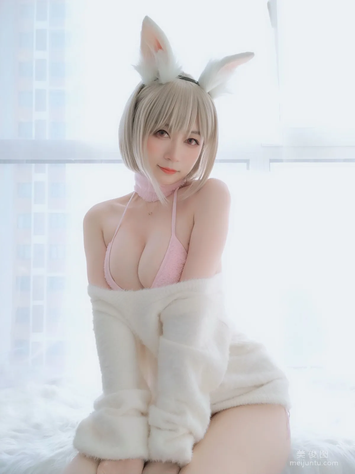 Coser小姐姐白銀81 《小白兔》 寫真集 37