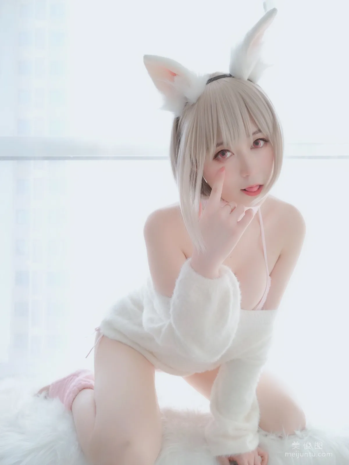 Coser小姐姐白銀81 《小白兔》 寫真集 46