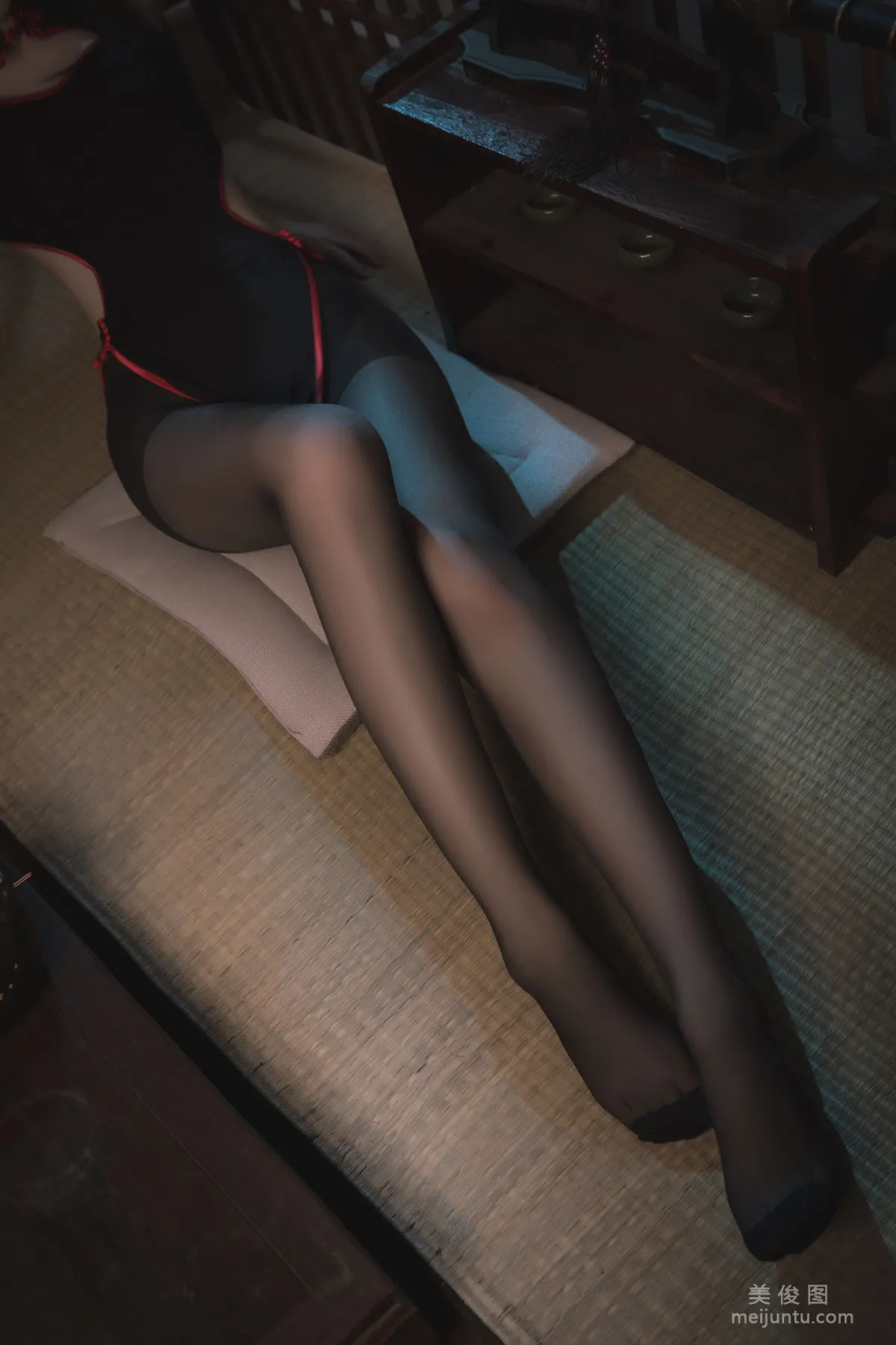 [網紅Coser] 南桃Momoko 《黑旗袍》 寫真集 12