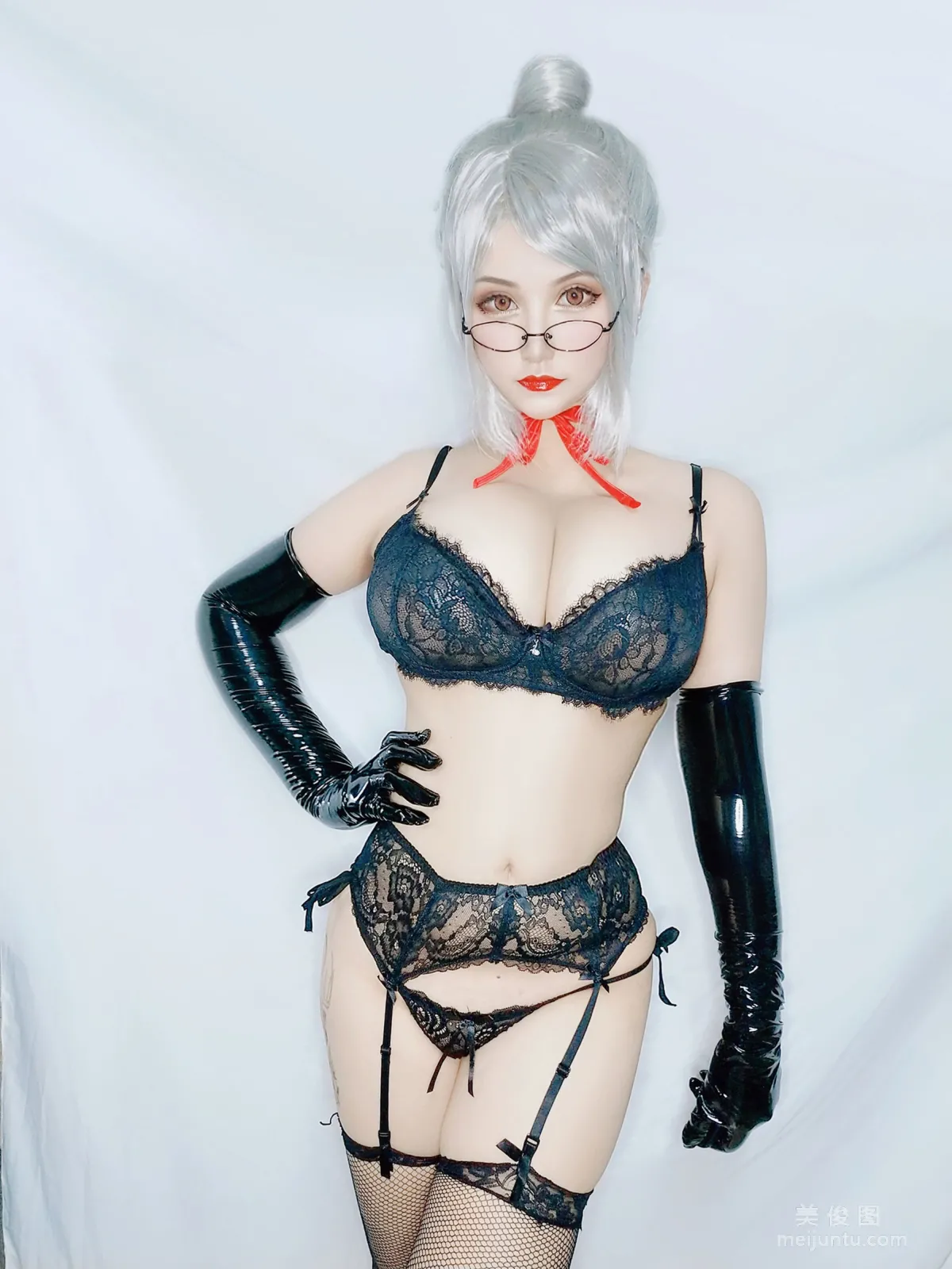 [網紅Coser] 夏鴿鴿不想起床 《副會長》 寫真集 3
