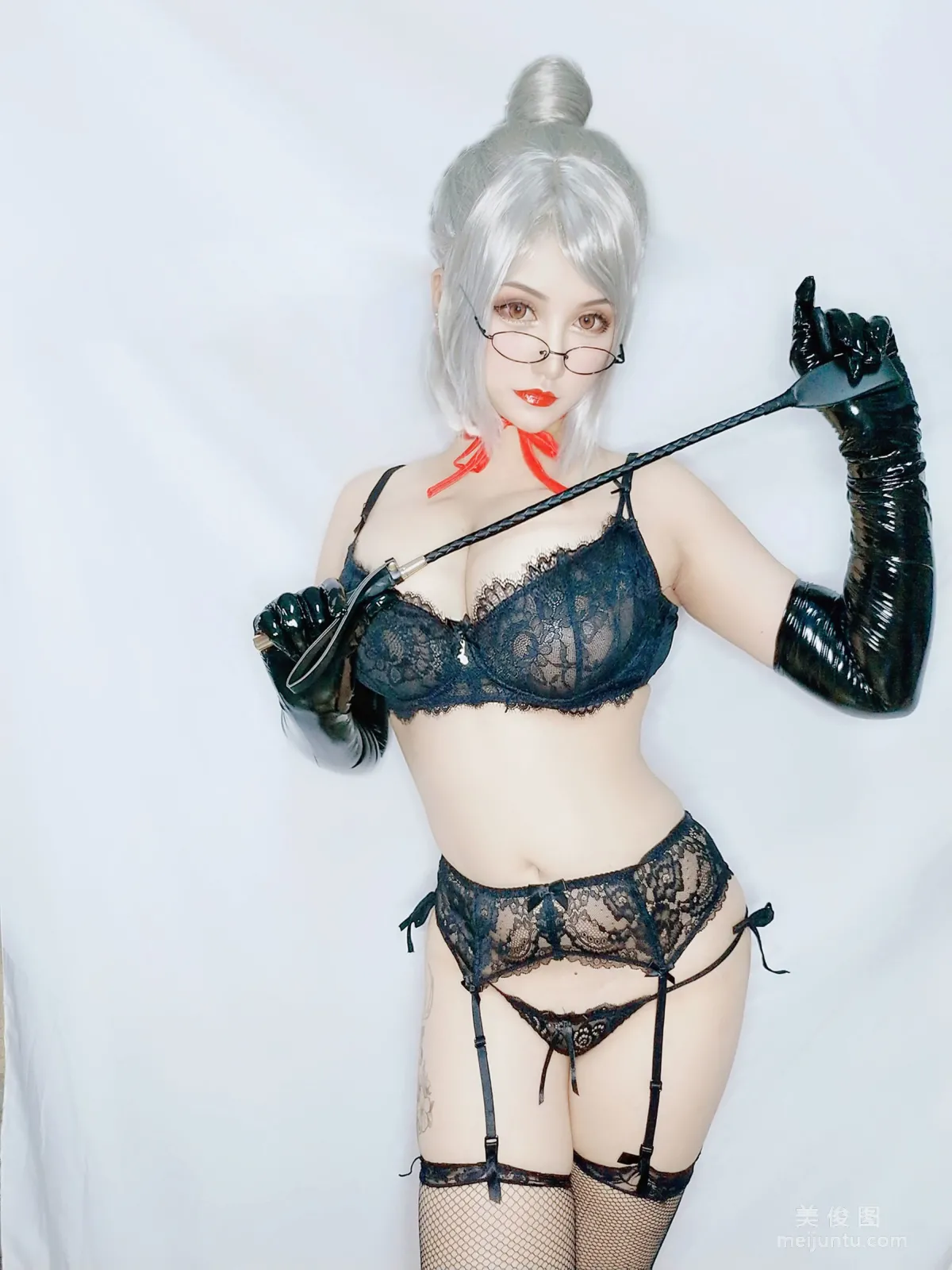 [網紅Coser] 夏鴿鴿不想起床 《副會長》 寫真集 5