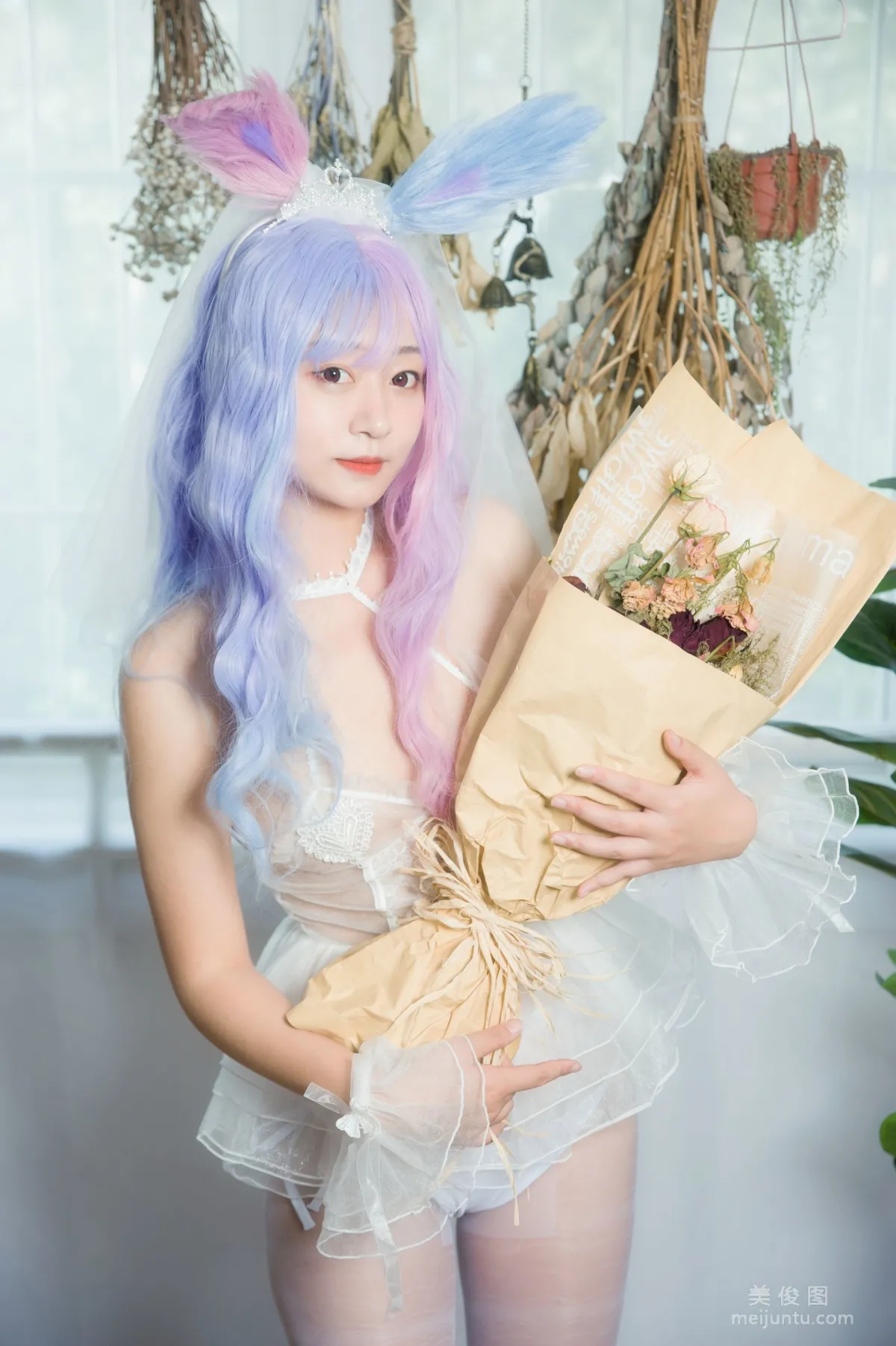 美女Coser大碗排面 《婚紗兔白絲婚紗》 寫真集 6