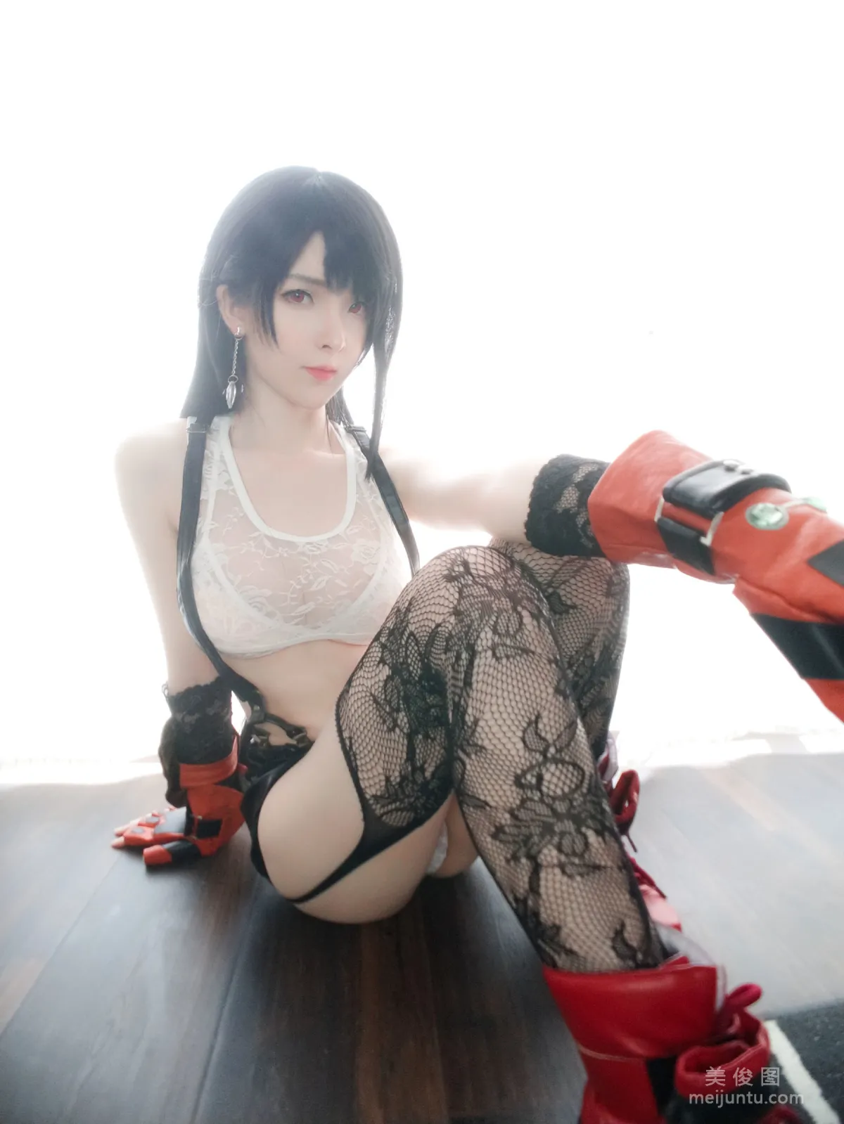 [網紅Coser] 一小央澤 《蒂法同人》 寫真集 18