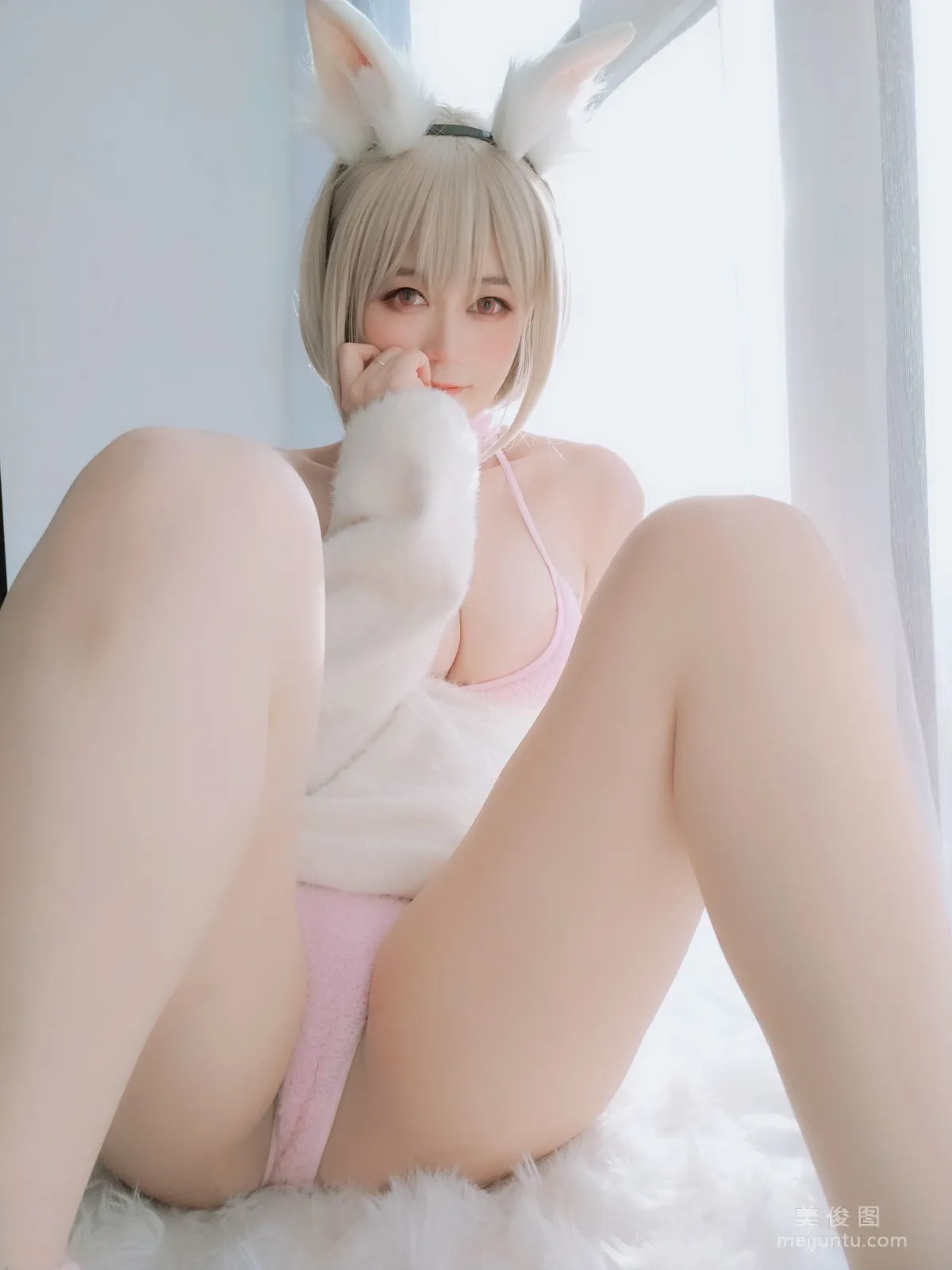 Coser小姐姐白銀81 《小白兔》 寫真集 57